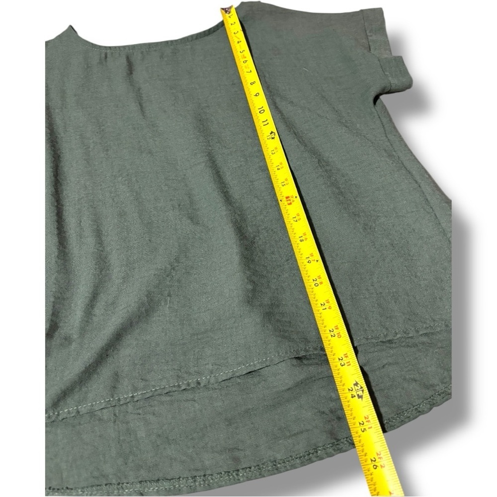 Casual Loose Fit Green Short Sleeve Boxy Top Accented with White Buttons in Back - Picture 9 of 15